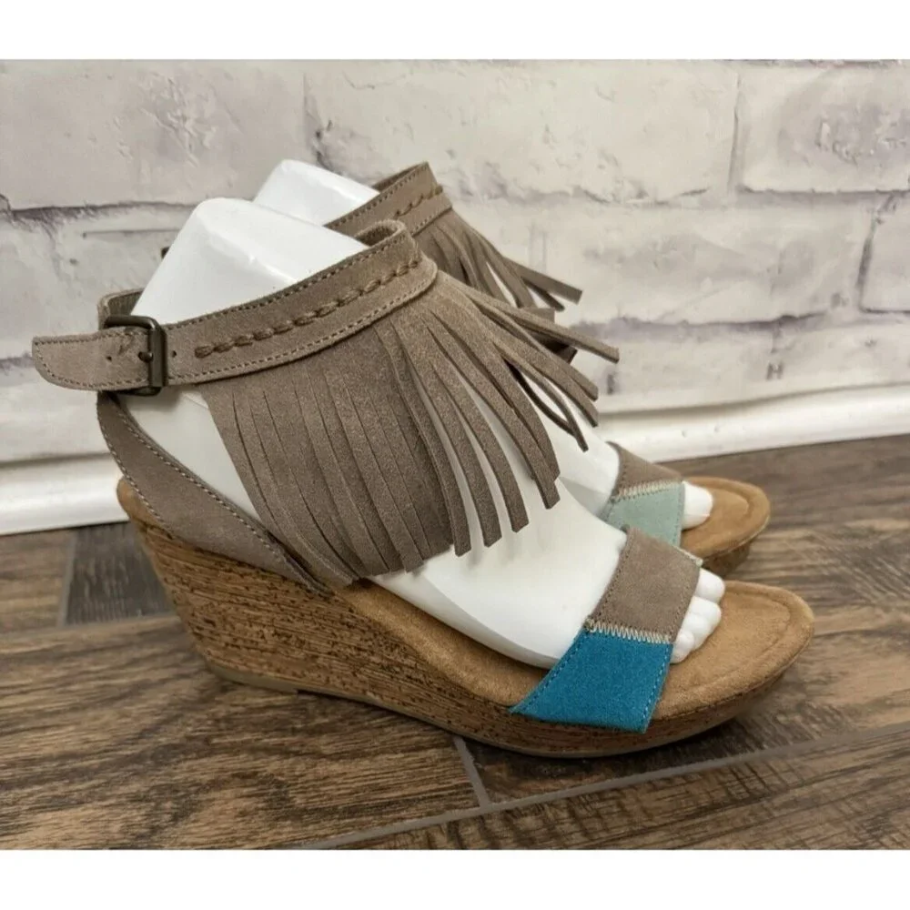 Minnetonka Poppy Size 9 Tan Aqua Blue Wedge Sandal Fringe Comfort 71327